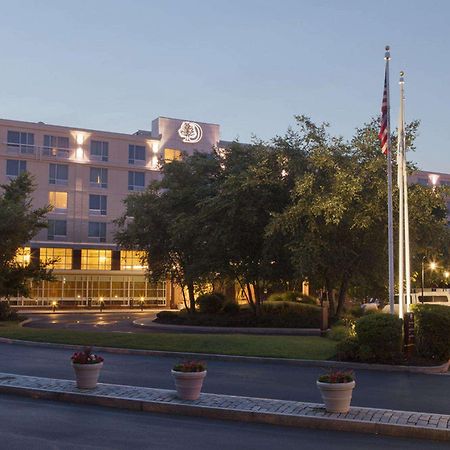 Doubletree By Hilton Hotel Boston Bayside Екстериор снимка