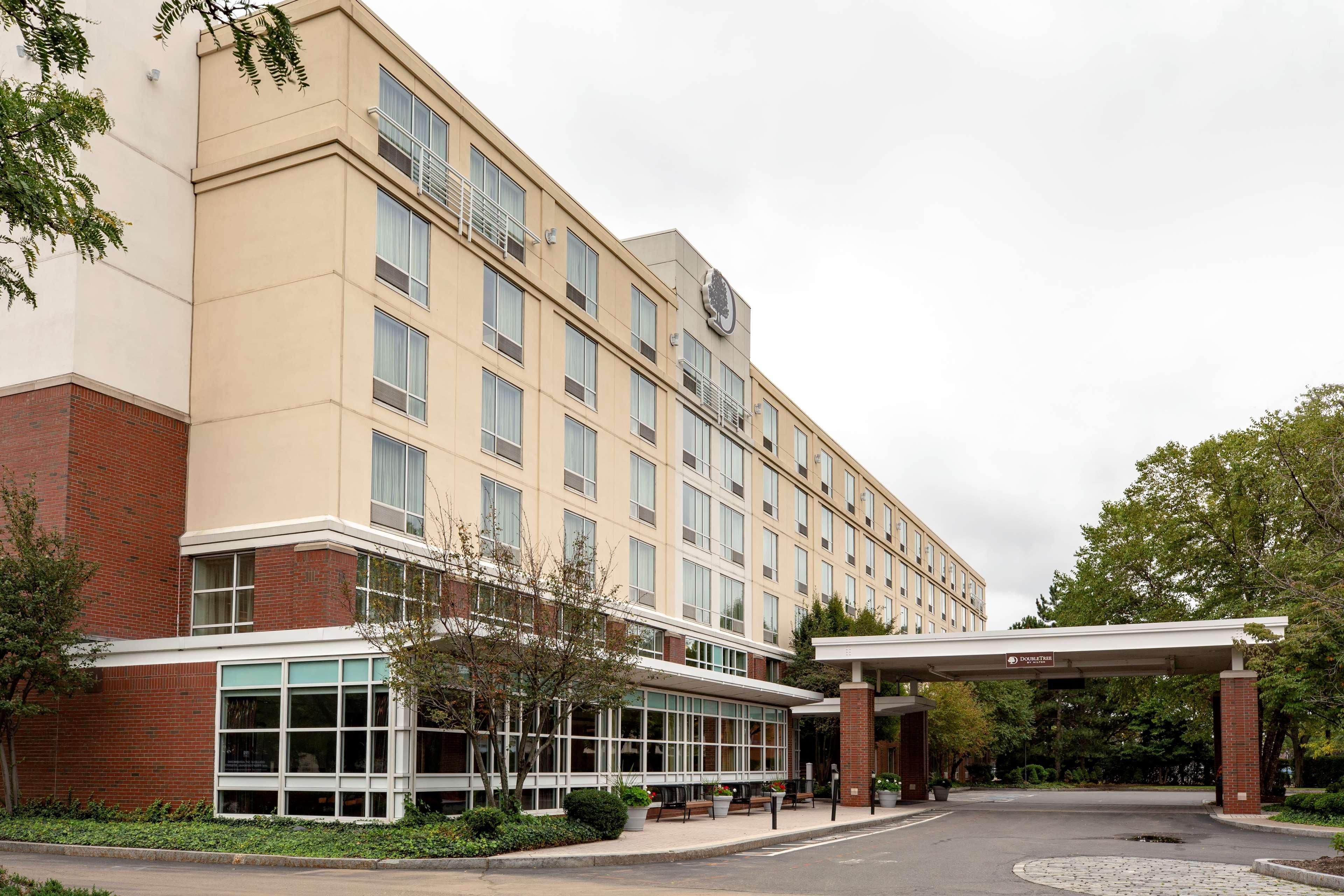 Doubletree By Hilton Hotel Boston Bayside Екстериор снимка