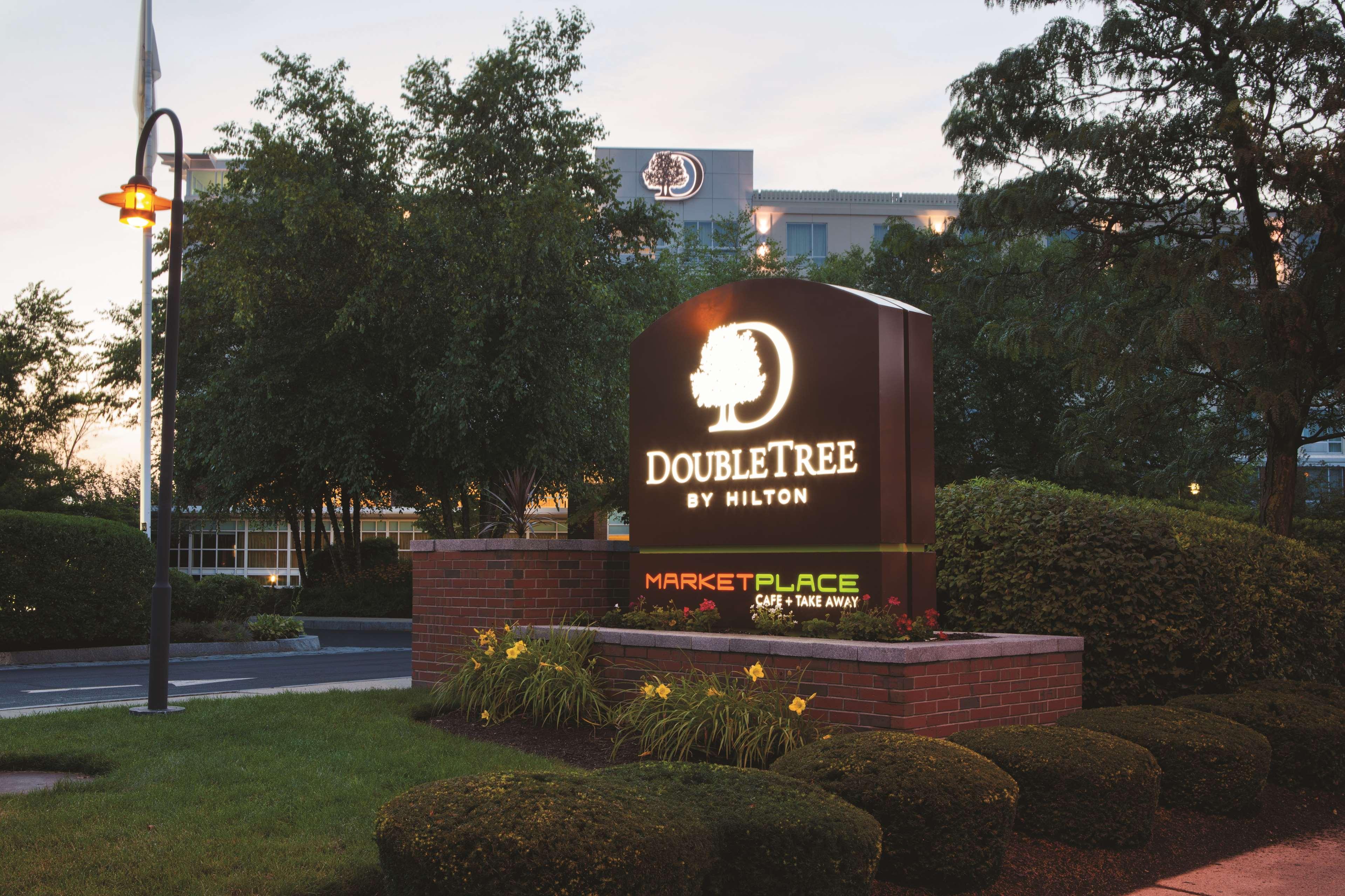 Doubletree By Hilton Hotel Boston Bayside Екстериор снимка
