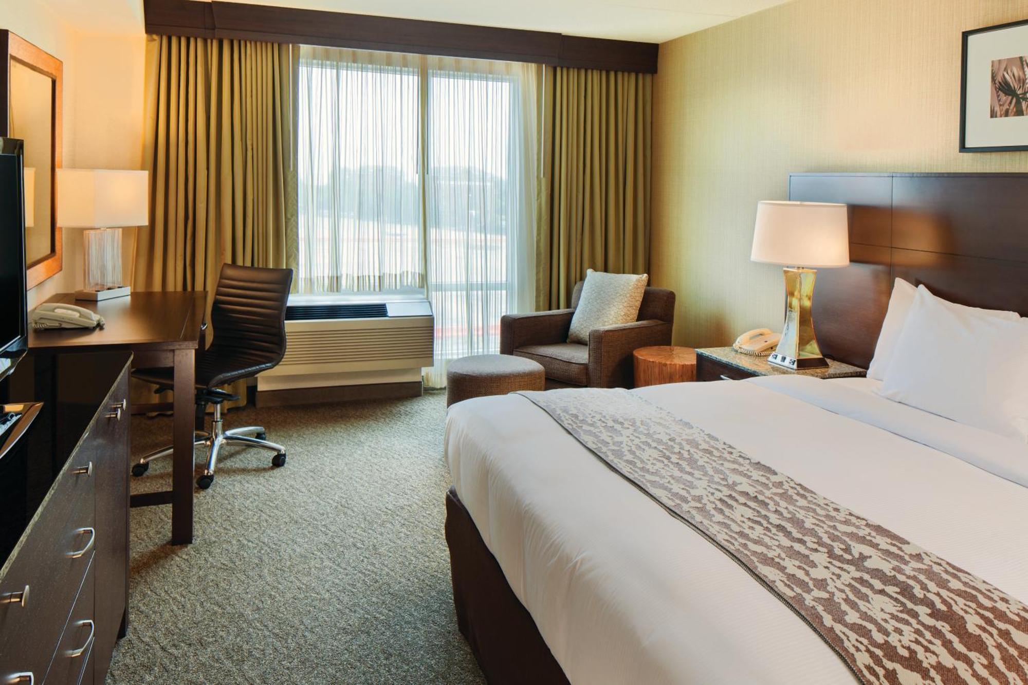 Doubletree By Hilton Hotel Boston Bayside Екстериор снимка