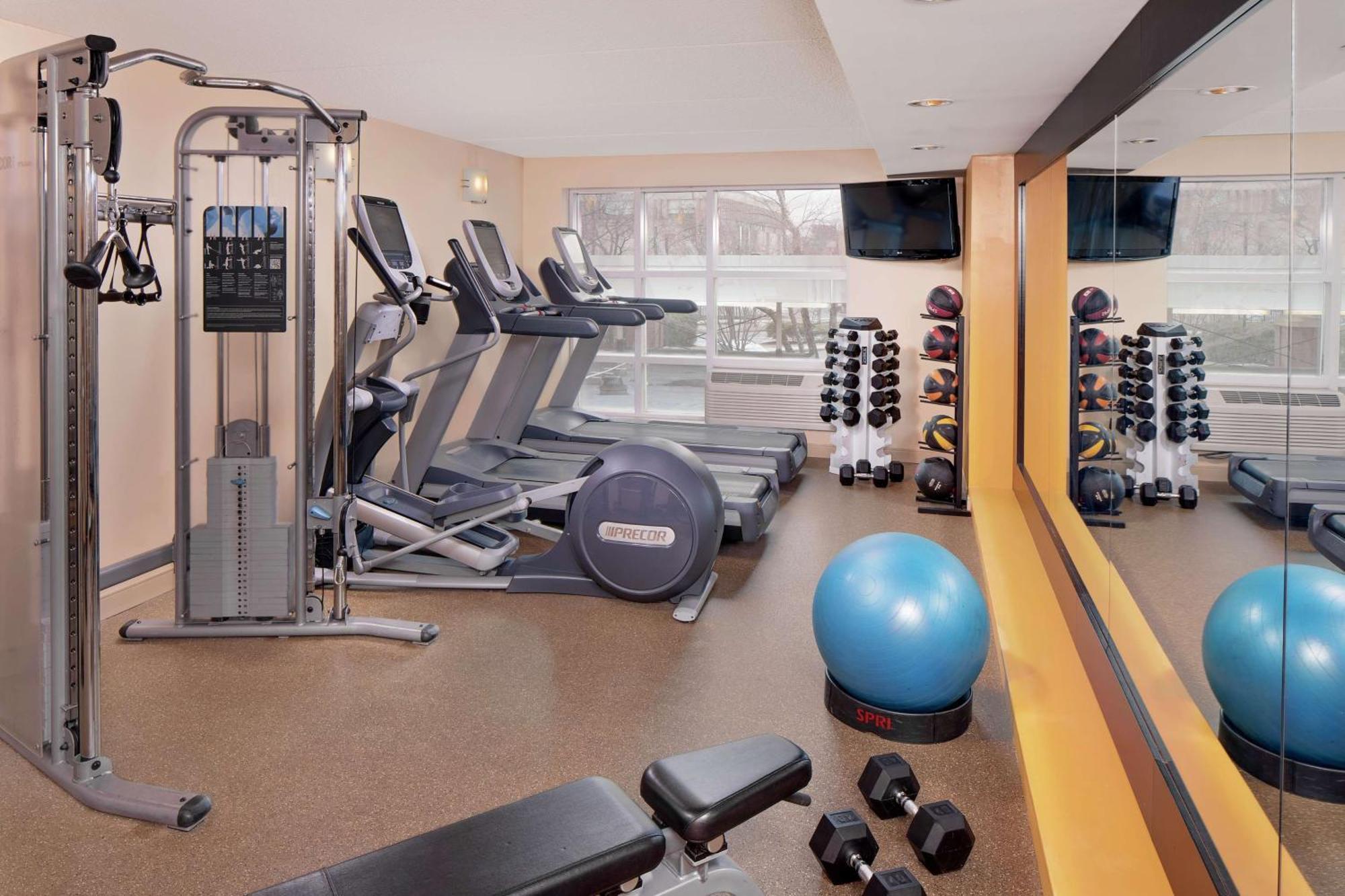 Doubletree By Hilton Hotel Boston Bayside Екстериор снимка