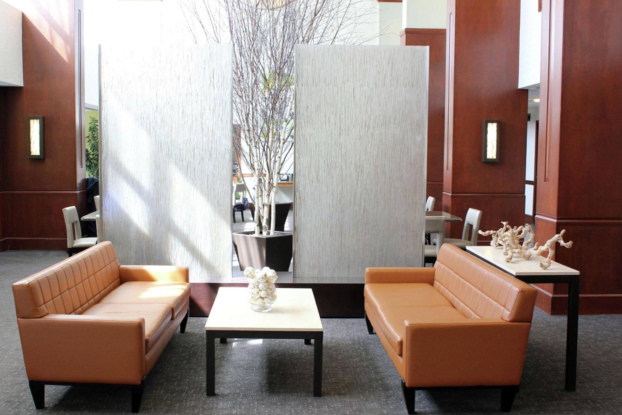 Doubletree By Hilton Hotel Boston Bayside Екстериор снимка