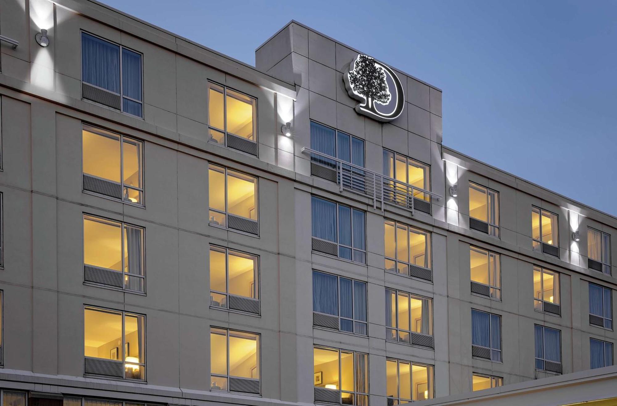 Doubletree By Hilton Hotel Boston Bayside Екстериор снимка