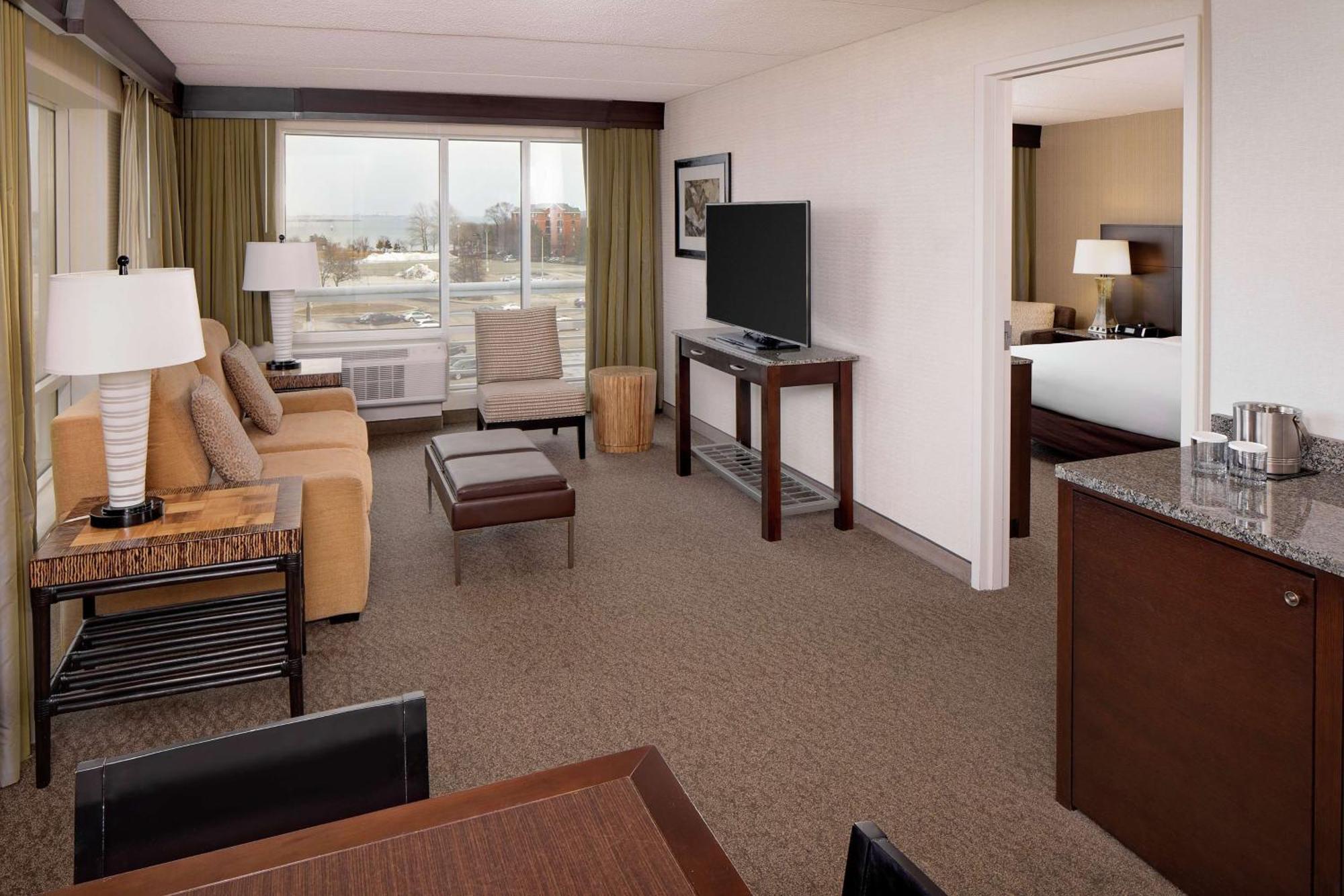 Doubletree By Hilton Hotel Boston Bayside Екстериор снимка