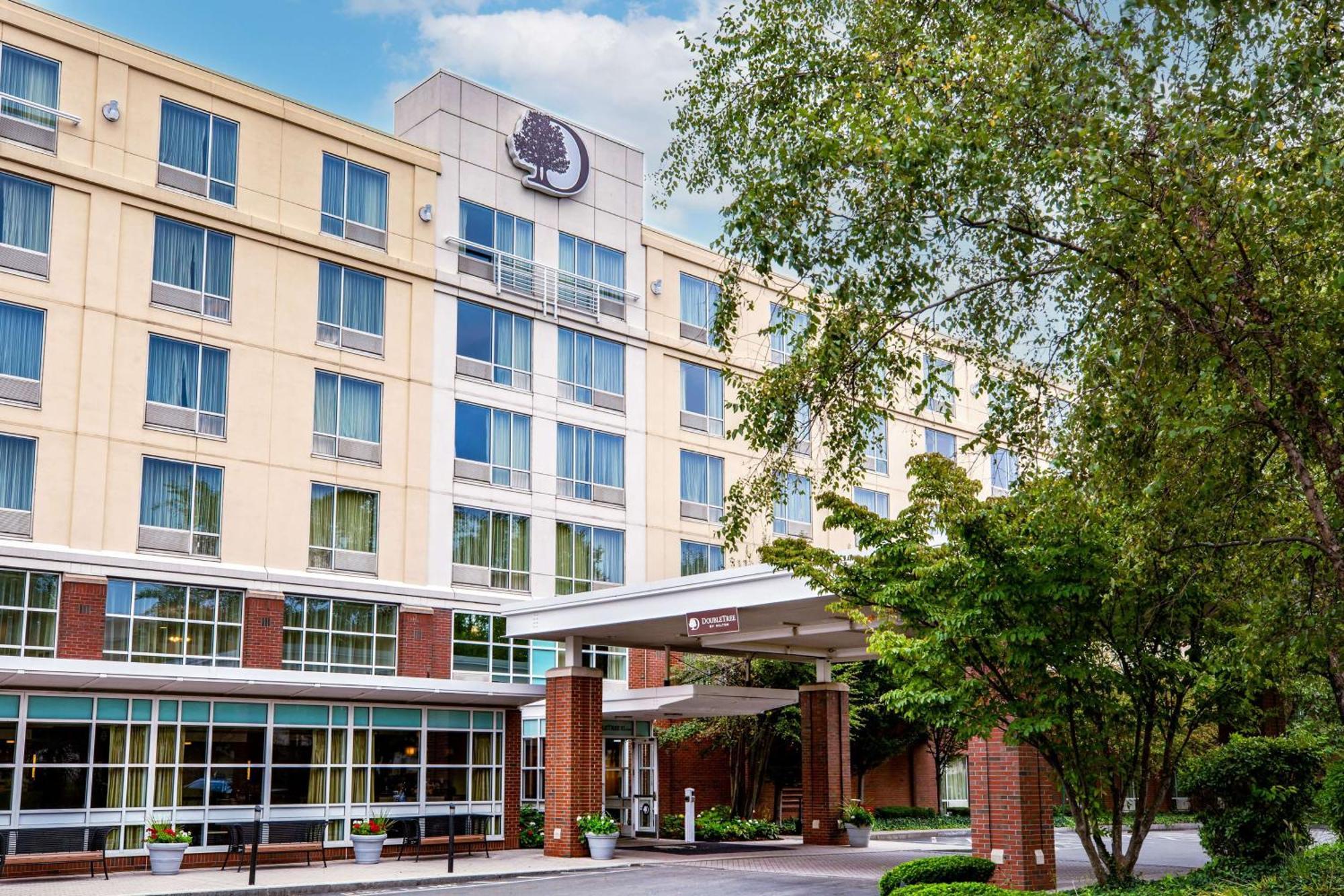 Doubletree By Hilton Hotel Boston Bayside Екстериор снимка