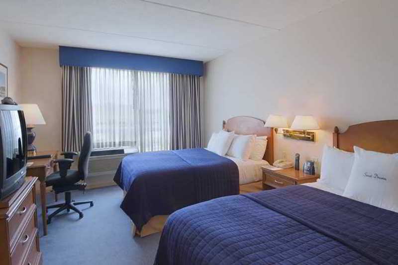 Doubletree By Hilton Hotel Boston Bayside Стая снимка