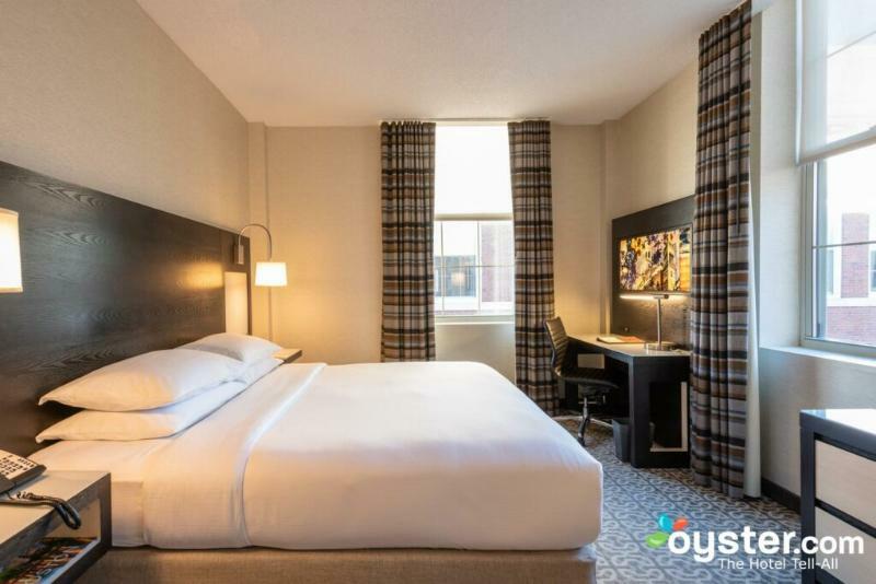 Doubletree By Hilton Hotel Boston Bayside Екстериор снимка